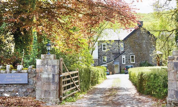 Afon Rhaiadr Country House is a 5-star Victorian B&B in Snowdonia, surrounded by nature. Enjoy elegant rooms, delicious breakfasts, candle-lit dinners